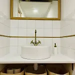 Le Boudoir De Thais