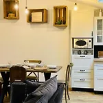 Le Boudoir De Thais