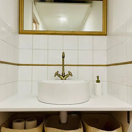 Le Boudoir De Thais