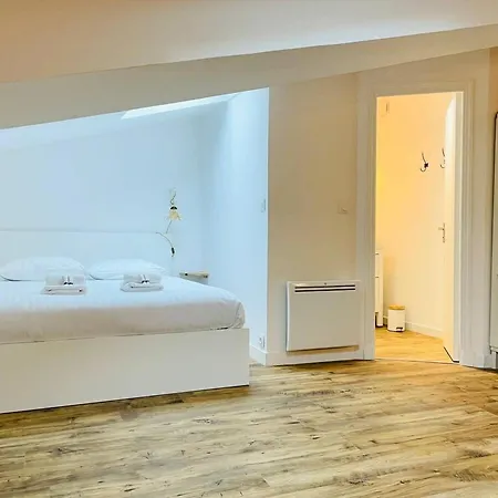 Le Boudoir De Thais