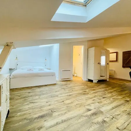 Le Boudoir De Thais *